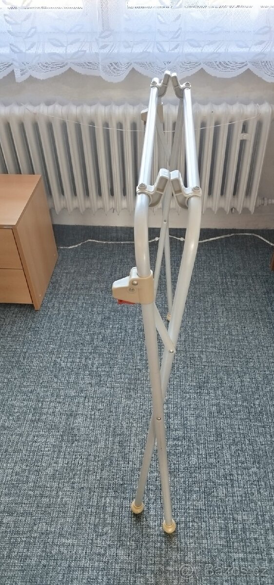 Stojan na dětskou vaničku. - 2
