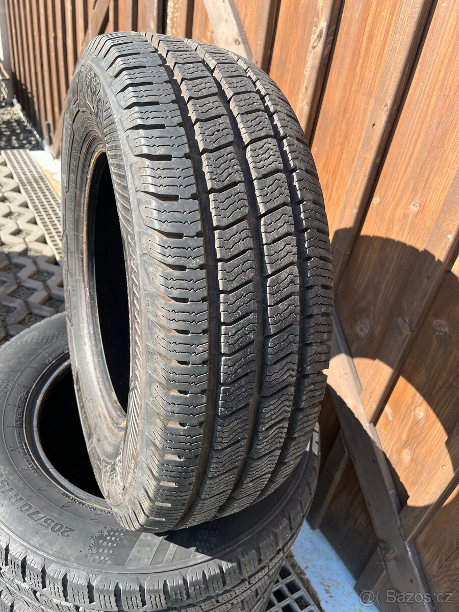 Pneu 205/70 R15 C - 2