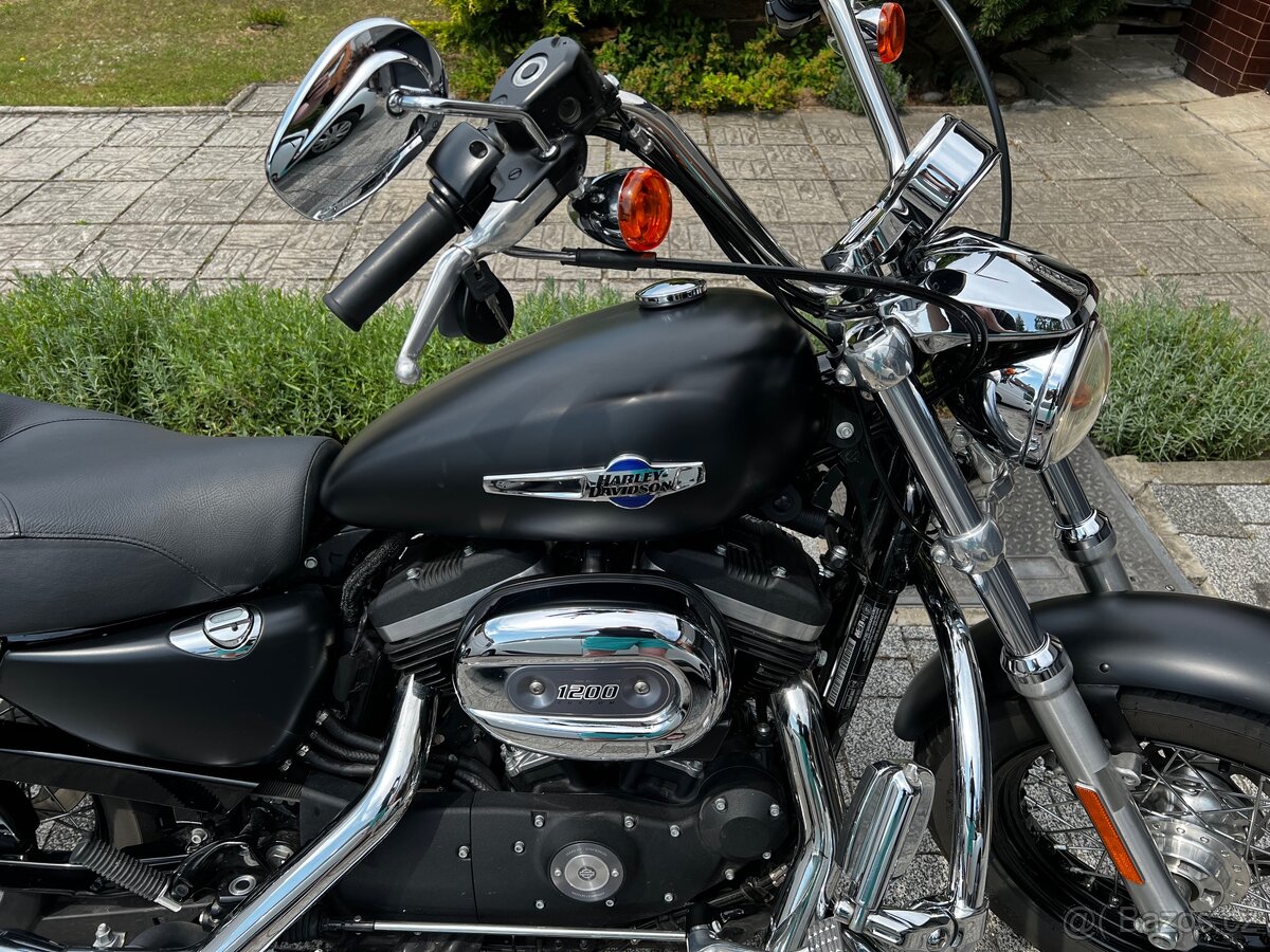 Harley Davidson XL 1200C Custom - 2