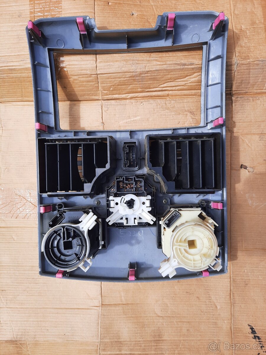 Daihatsu Terios r.v 2008 středový panel - 2
