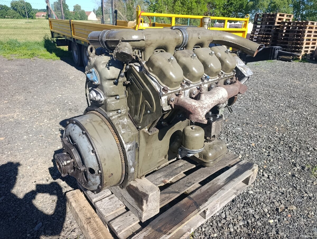 Motor Tatra 148 - 2