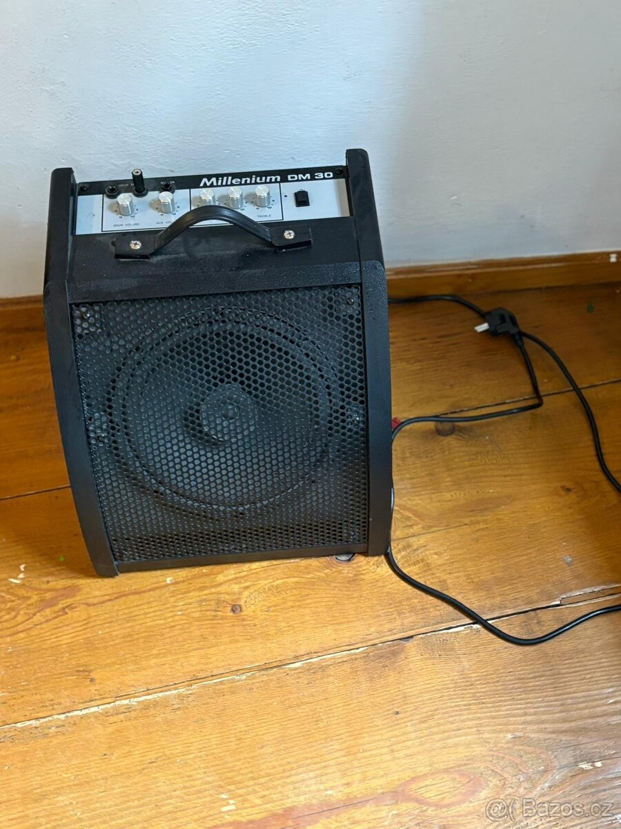 Alesis Nitro Mesh Kit Bundle+Milenium DM-30 E-Drum Monitor - 2