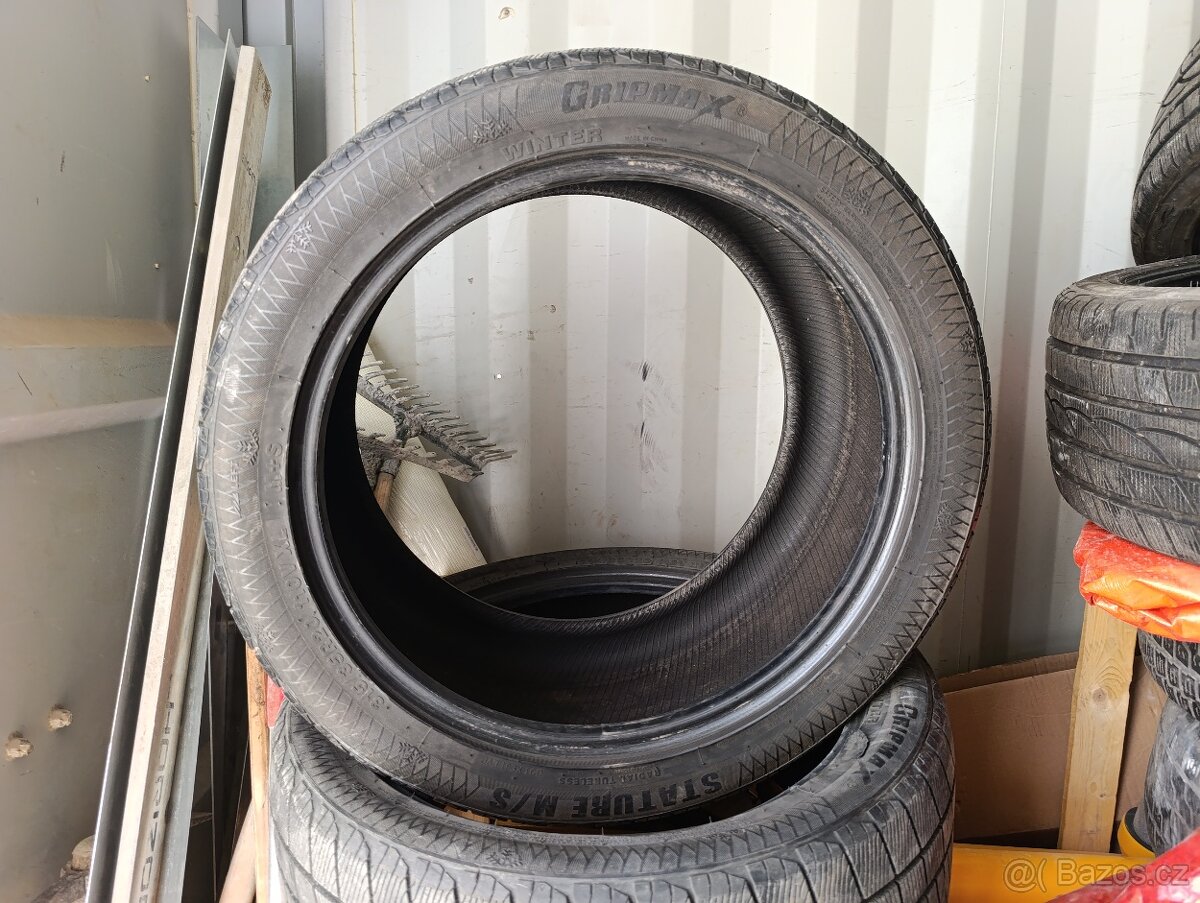 Zimní pneu BMW X5 X6 315/35 R20 - 2