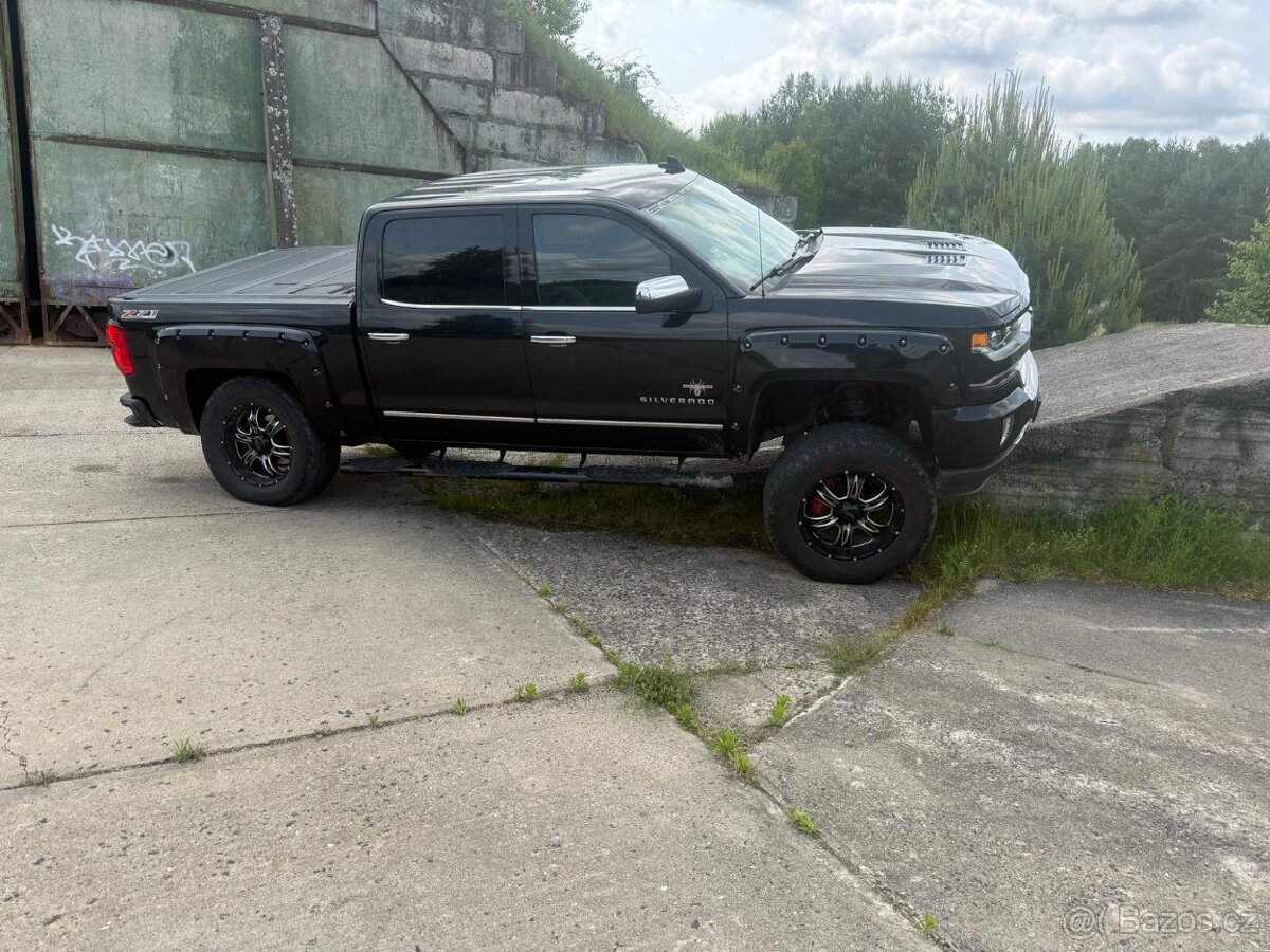 Chevrolet Silverado Z71 Black Widow