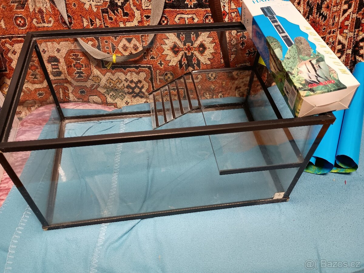 Prodám terárium, ohřívač a pozádí - 2