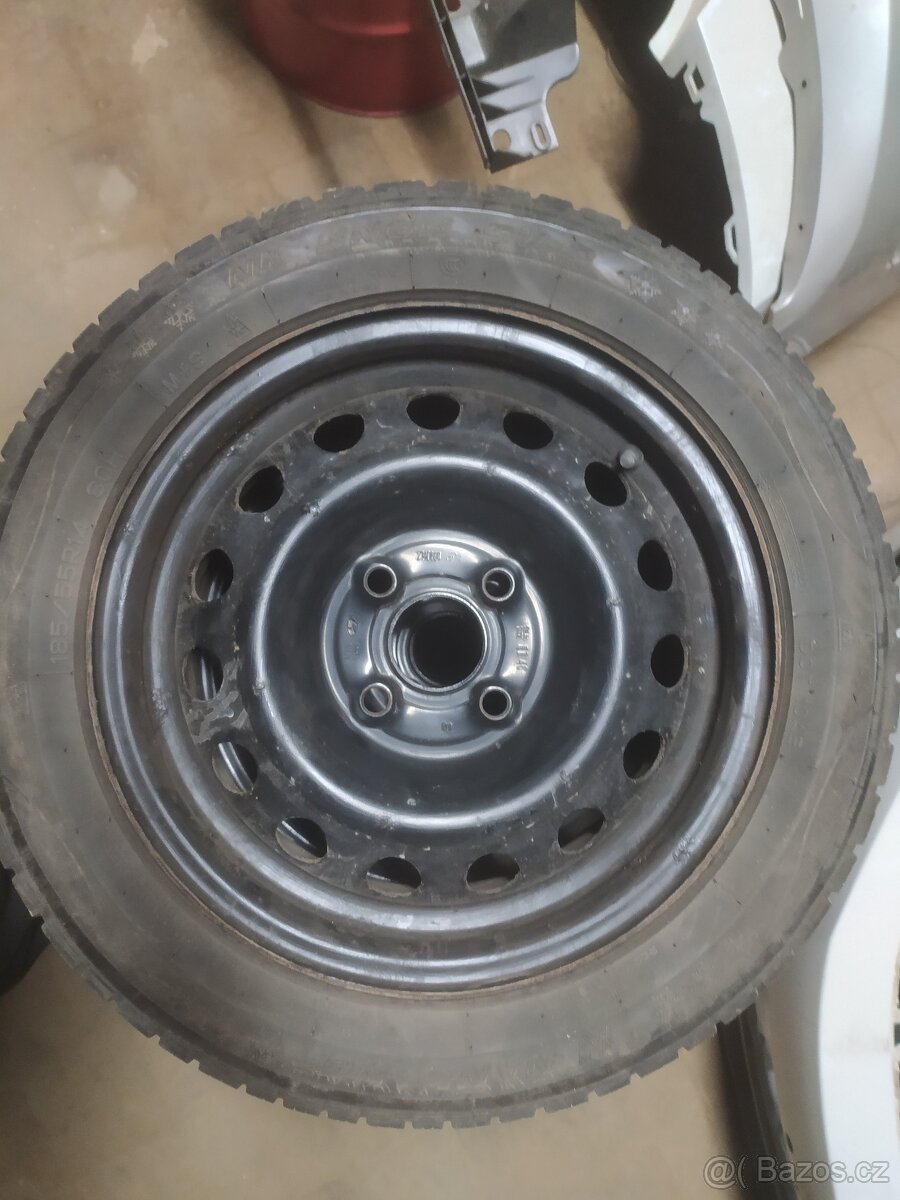 Zimní pneu+disky 185/55/14- Hyundai - 2