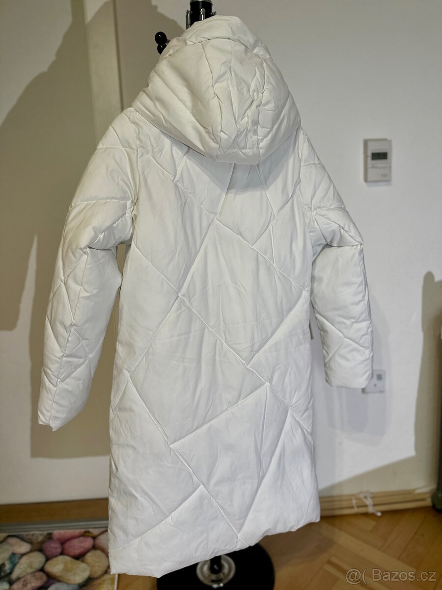 Bílý dámský zimní prošívaný kabát - 2