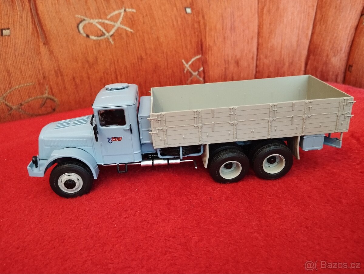 Tatra 111 R 1:43 Modimio - 2