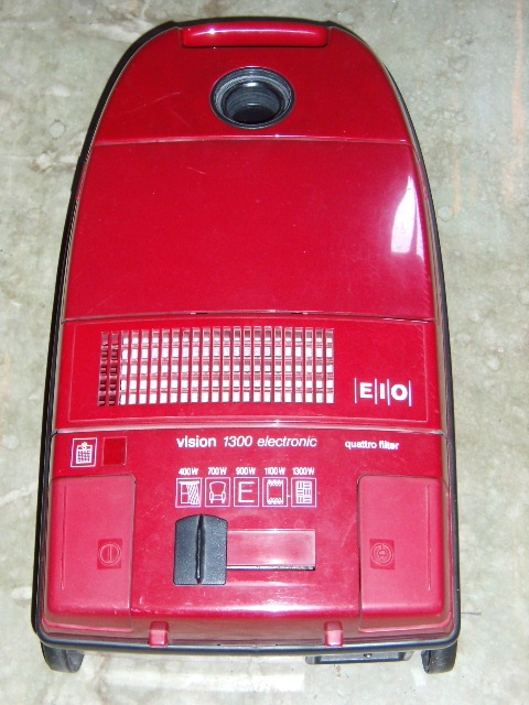 Prodám SÁČKOVÝ VYSAVAČ EIO 1300W - 2