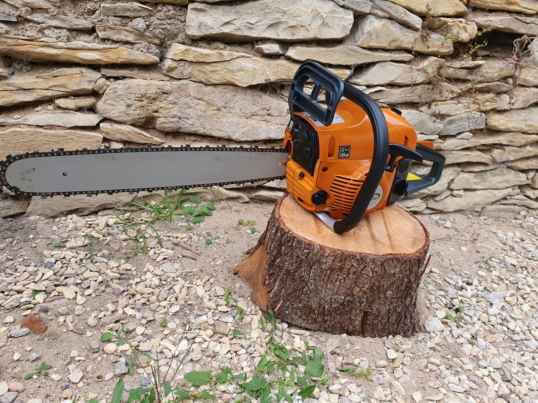 Motorová pila 2.4 kW NOVÁ - 2