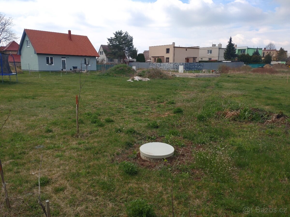 Stavební pozemek Horní Beřkovice - 2