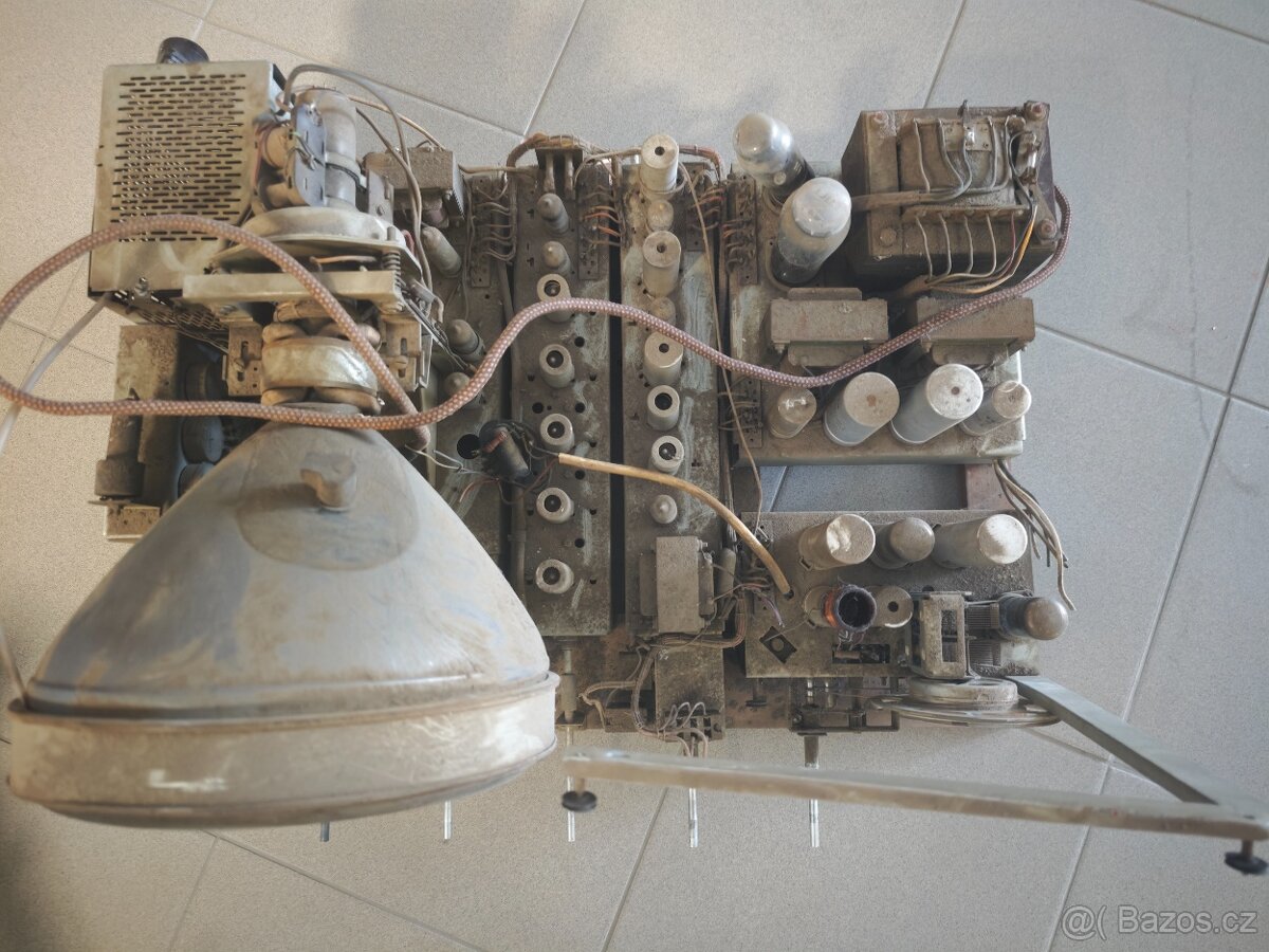 TESLA 4002A šasi - 2