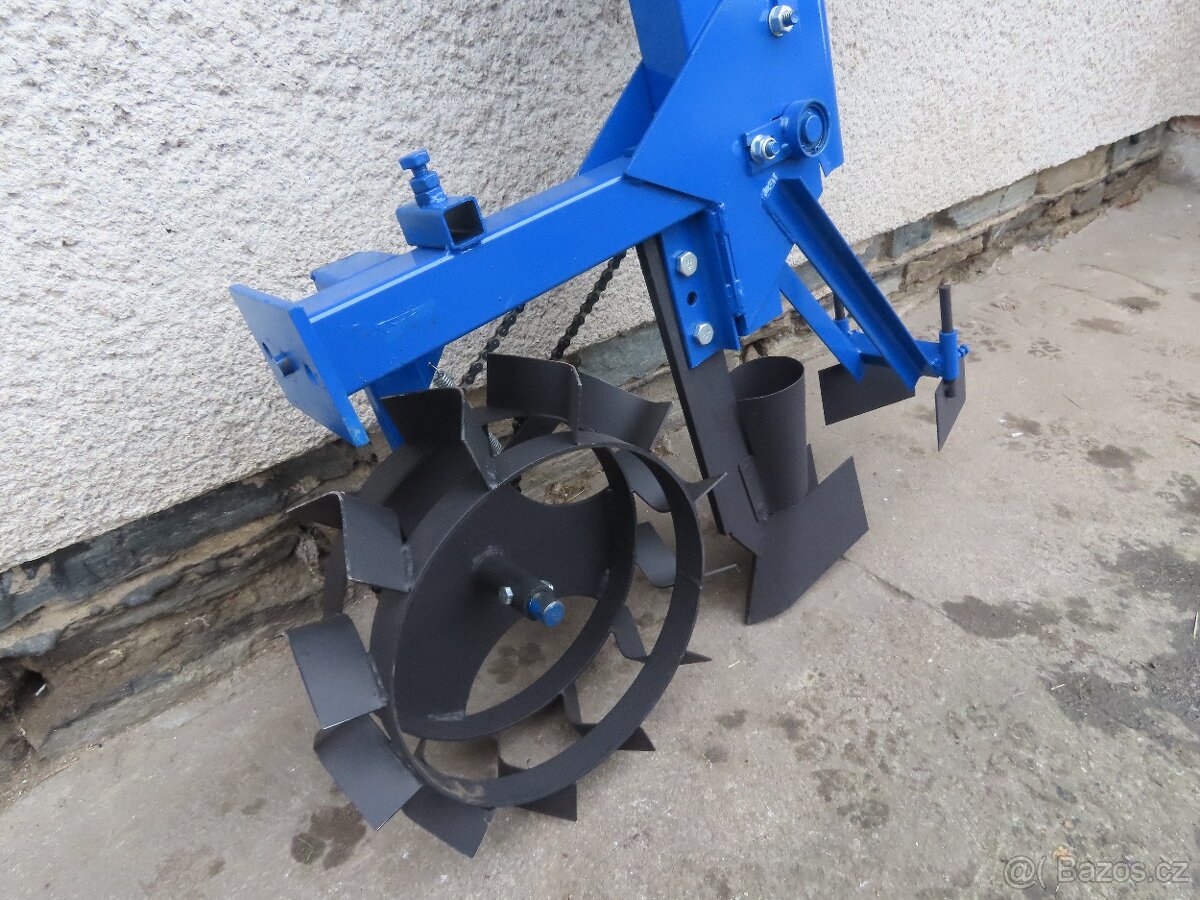 Sazeč česneku, cibule, žaludů - 2