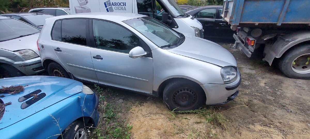Golf 5 1,6 benzín díly - 2