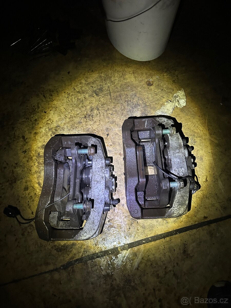 Brzdy, třmeny audi a8 d3 4.2mpi - 2