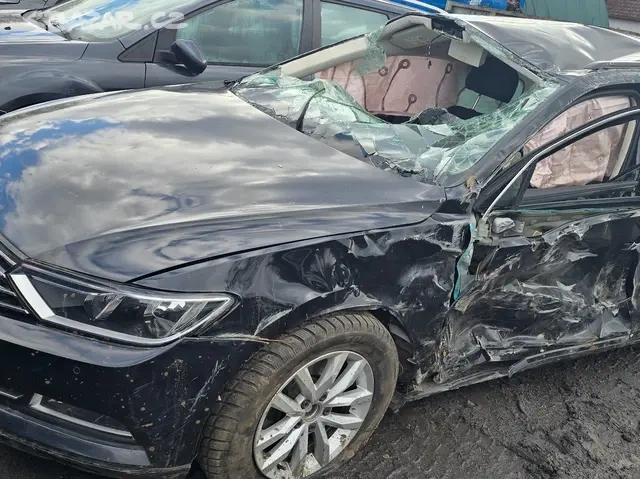 bouraný Volkswagen Passat B8 - 2