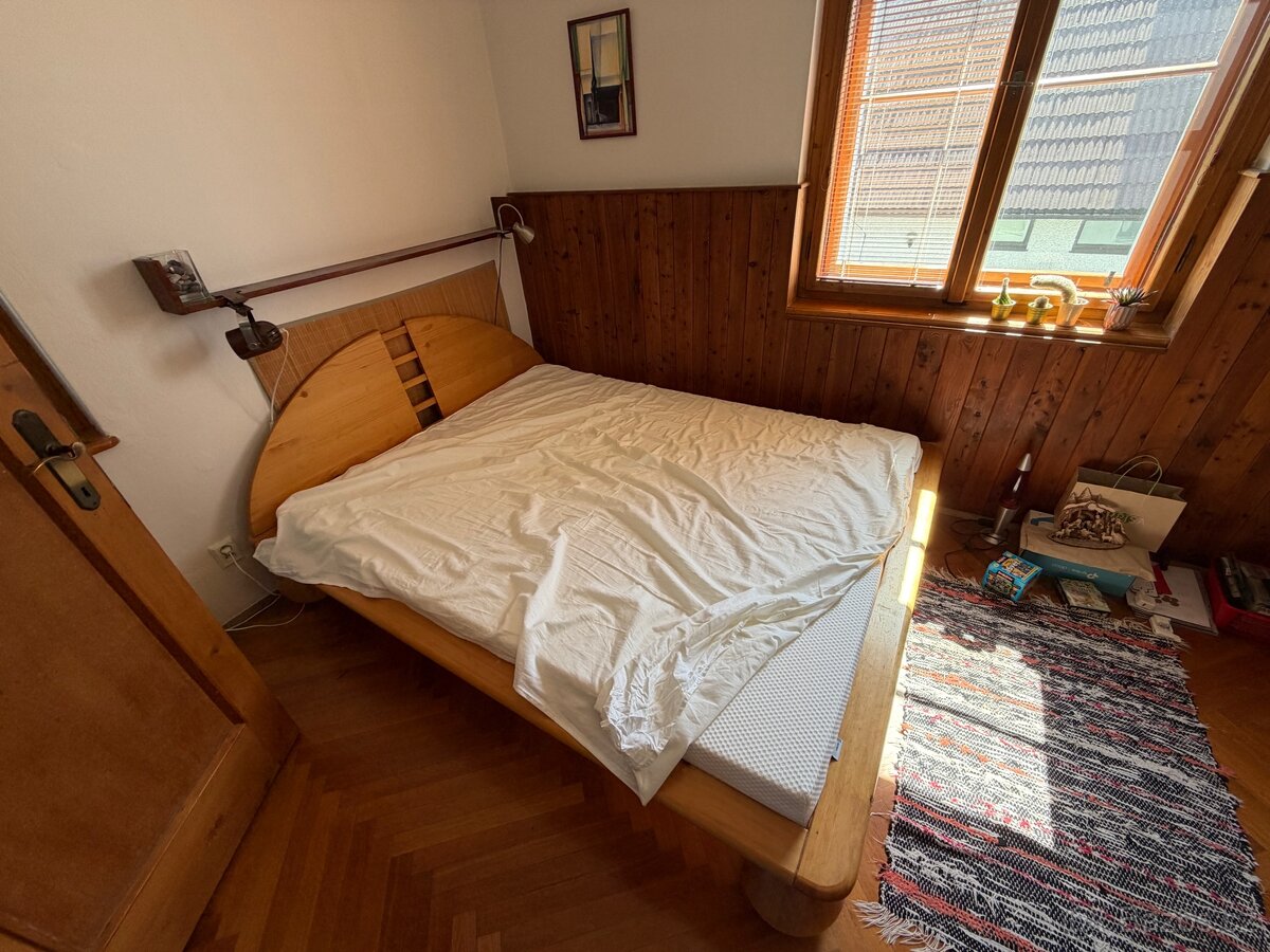Postel z borovicového dřeva - 2