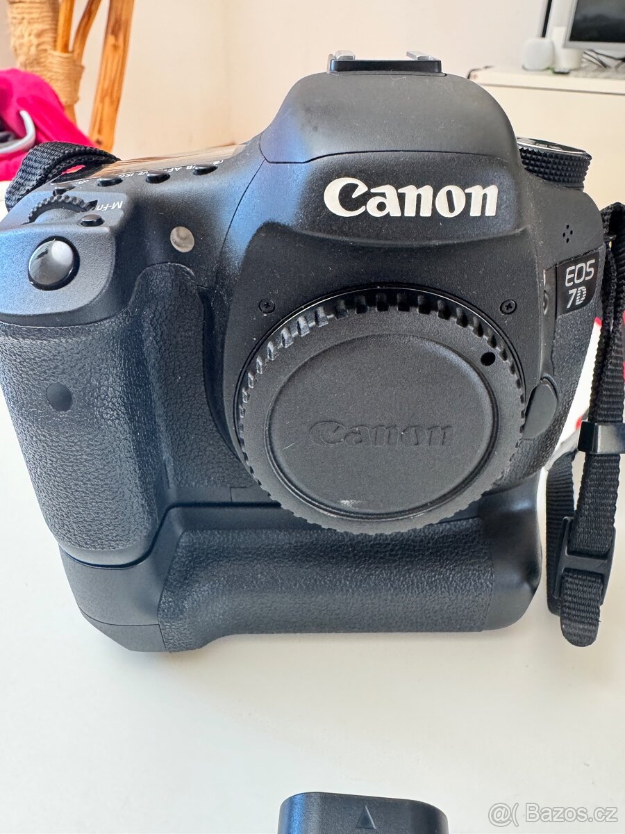 Canon EOS 7D + battery grip, 2 baterie, karty - 2