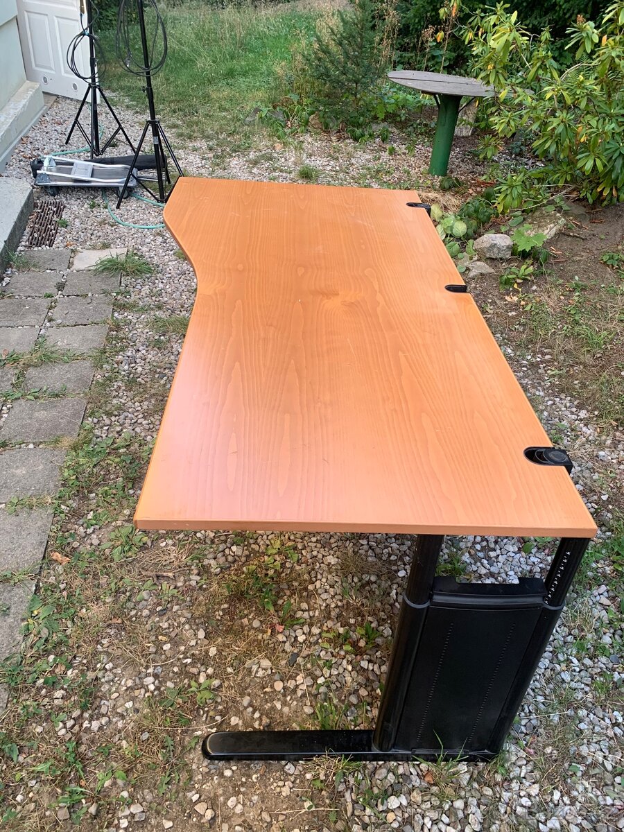 Kancelářský stůl - 2