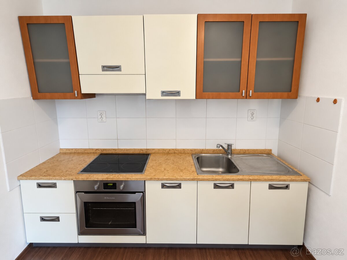 Prodej bytu 3+1, u stanice metra Střížkov, OV - 2