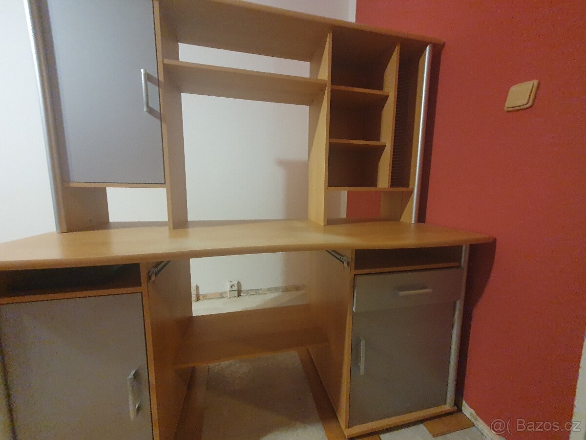 Pracovní stůl - 2