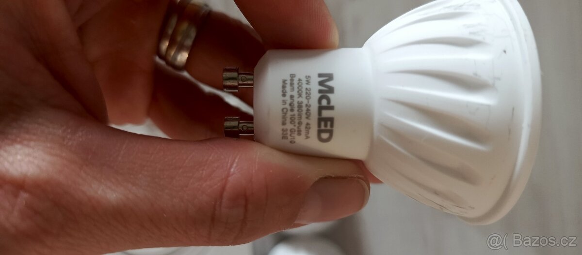 Bodové bílé kovové světla - 2