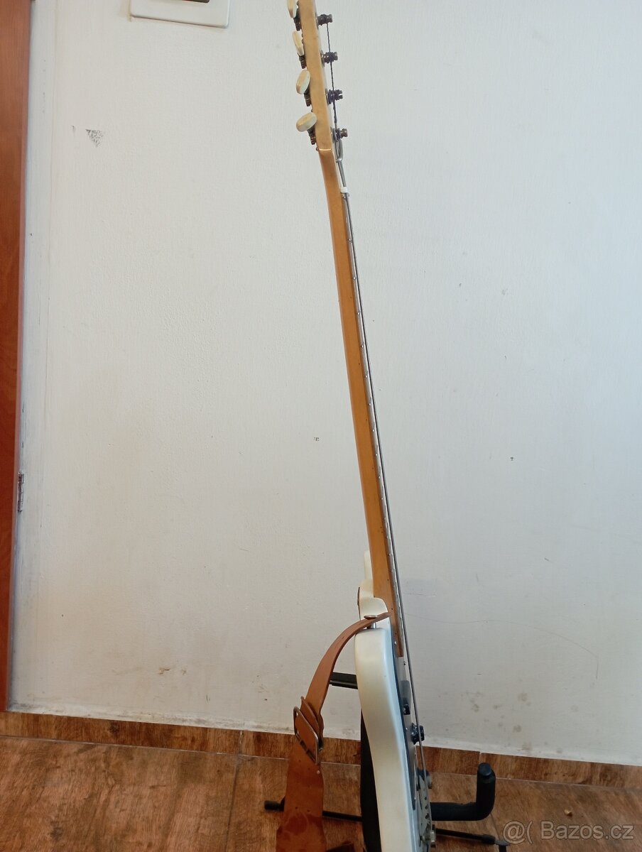 Basová kytara Jolana Vikomt - 2