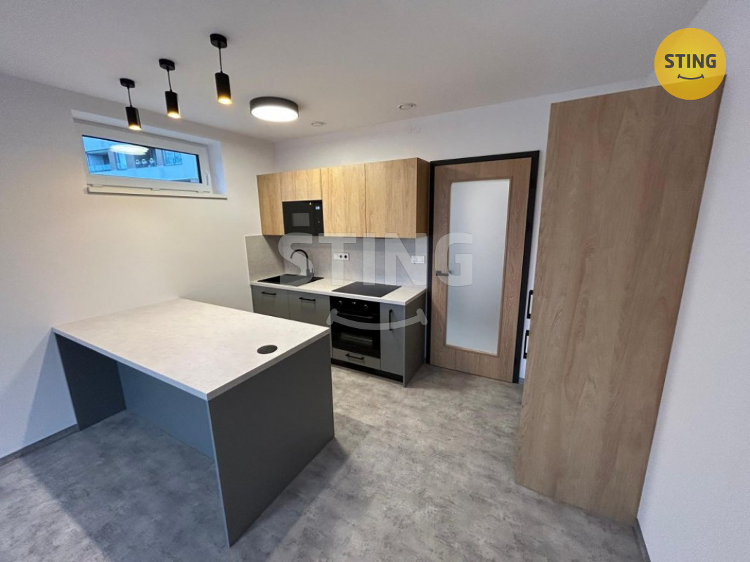 Pronájem bytu 1+kk s balkónem v Pardubicích (ul. Hus, 134193 - 2