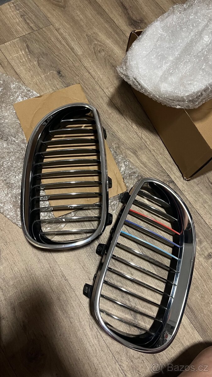 Prodám nové mřížky chladiče na BMW E60. - 2