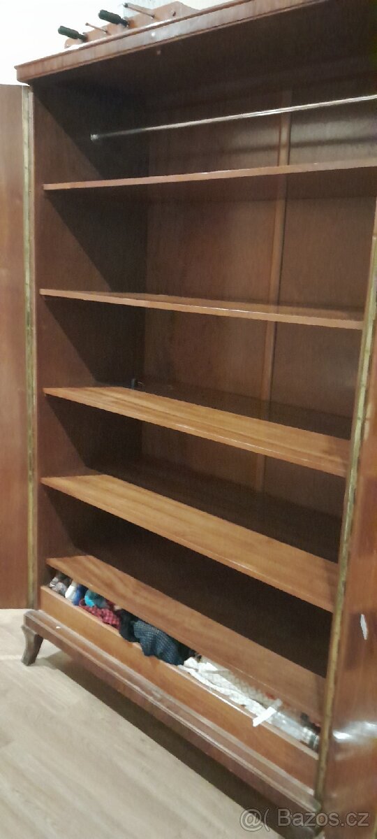 Starožitné šatní skříně - 2