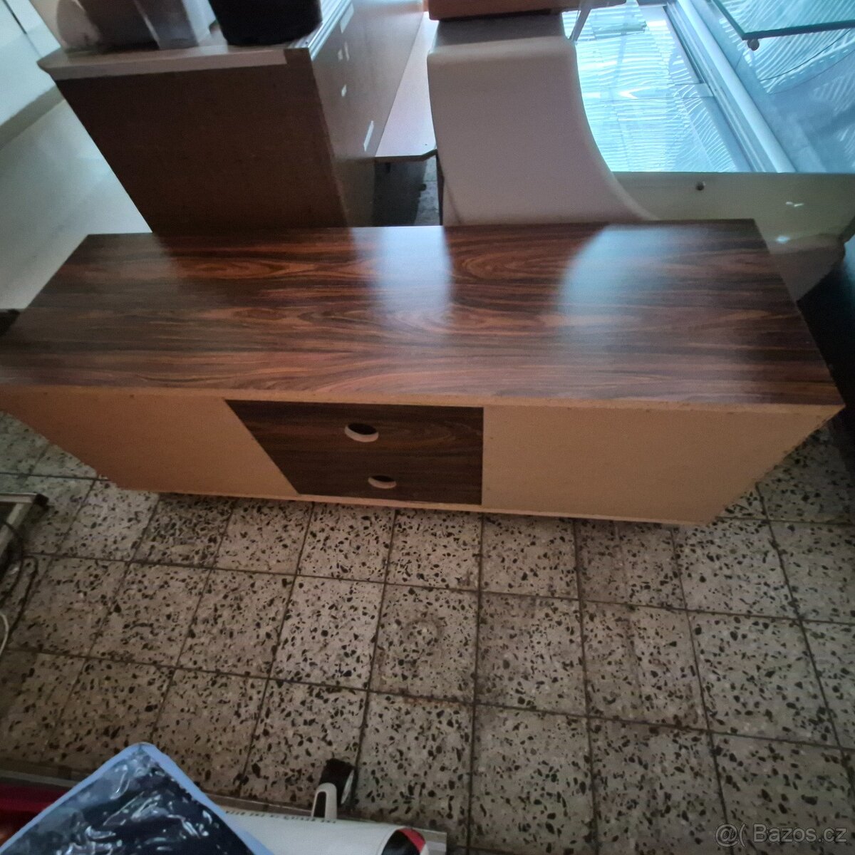 Stolek pod televizi - 2