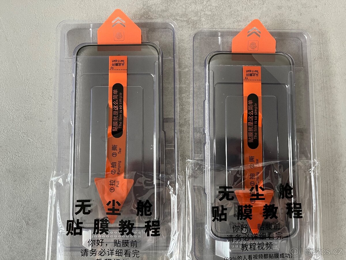 Apple iPhone 15 Pro ochranné sklo s aplikátorem - 2