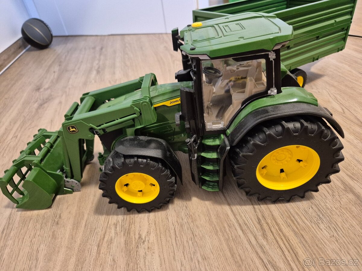 Bruder - velký traktor s vlečkou - 2
