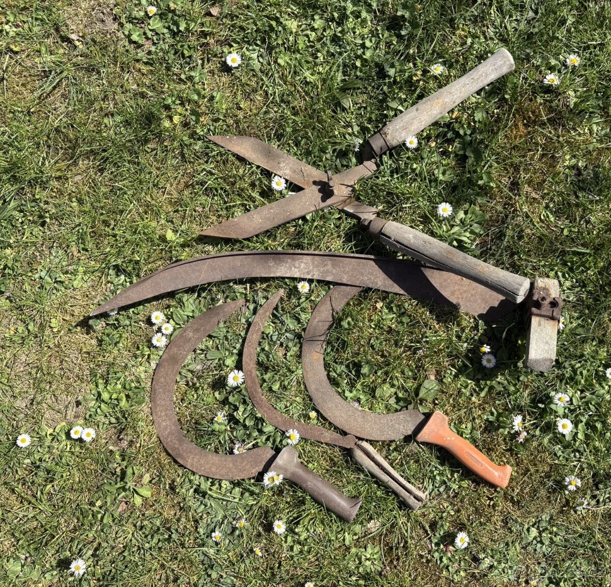 Kosa, srpy, nůžky - 2