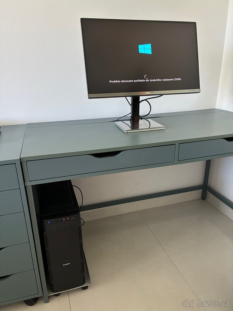 Stolní PC + 25” monitor - 2