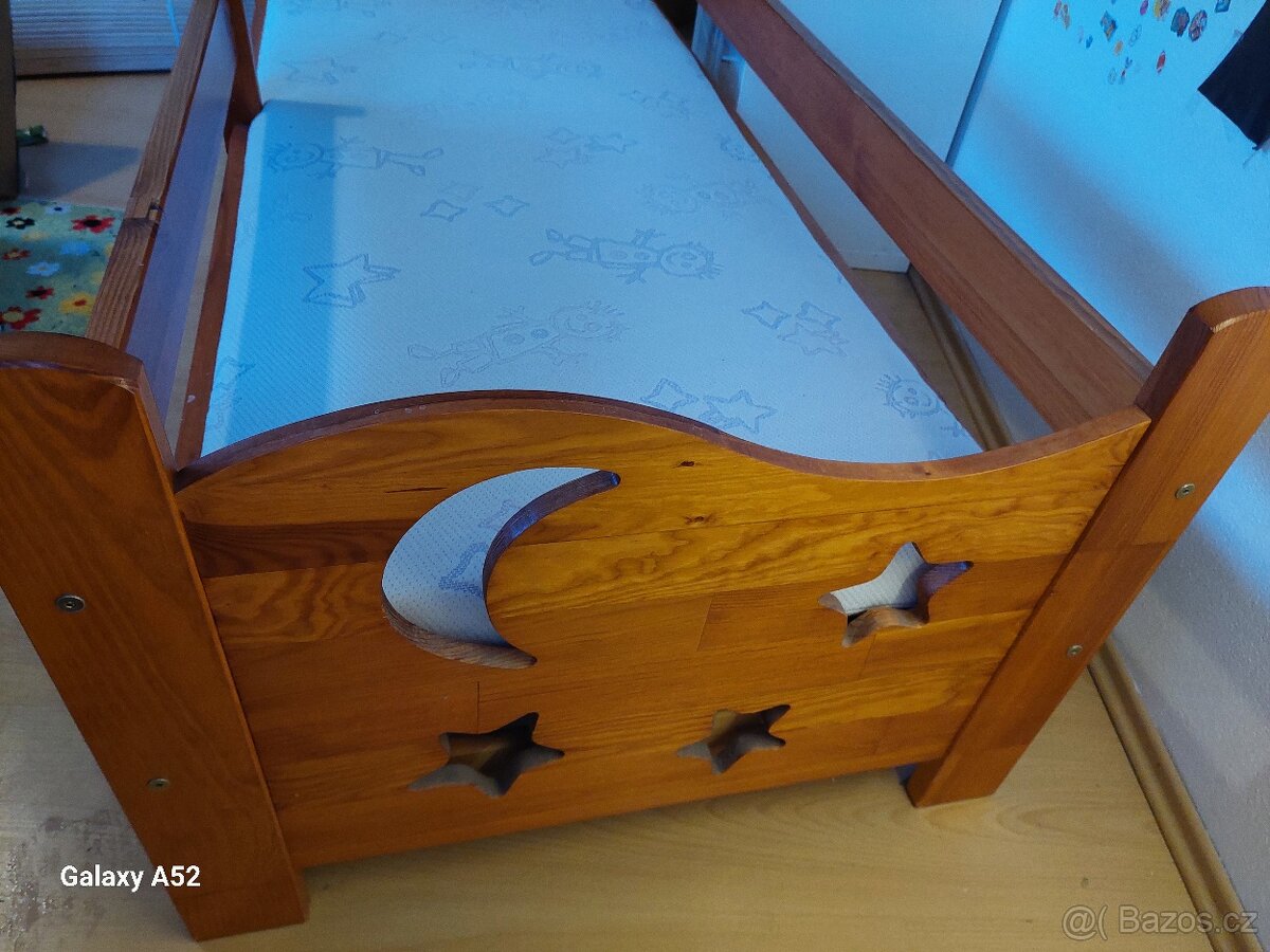 Dřevěná dětská postel Mája - 2