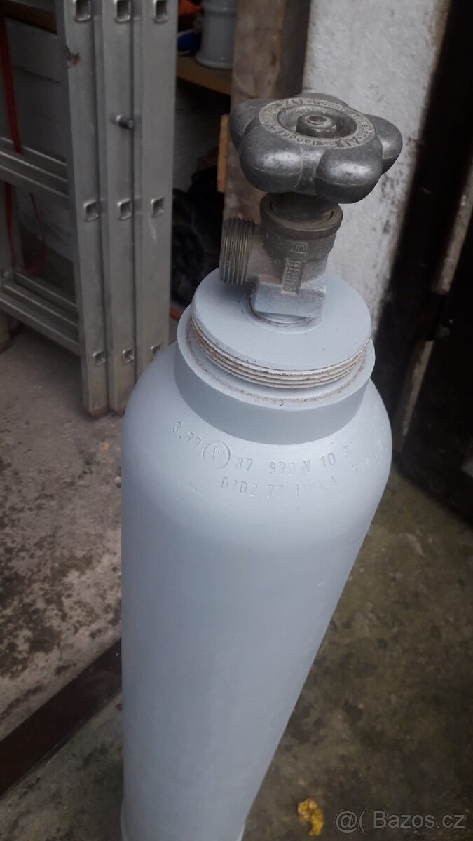Co bomba , drat,budiky - 2