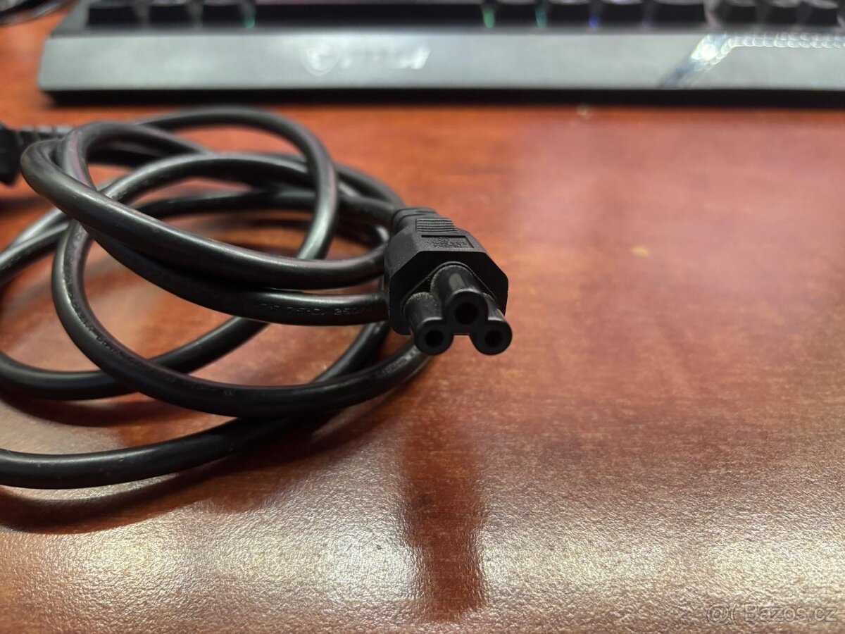 Napájecí kabel IEC C5 „Mickey Mouse“ 230 V - 2