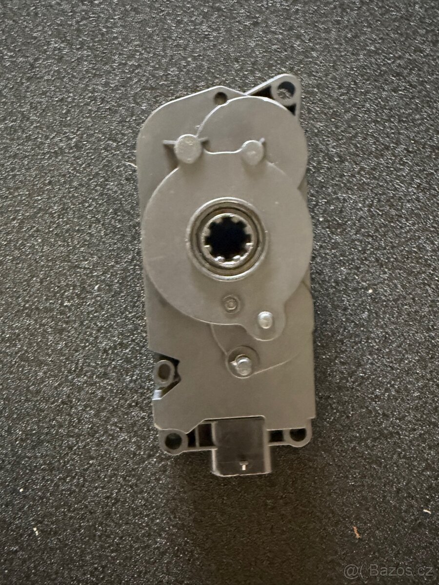 Servomotor ovládání klapek - 2