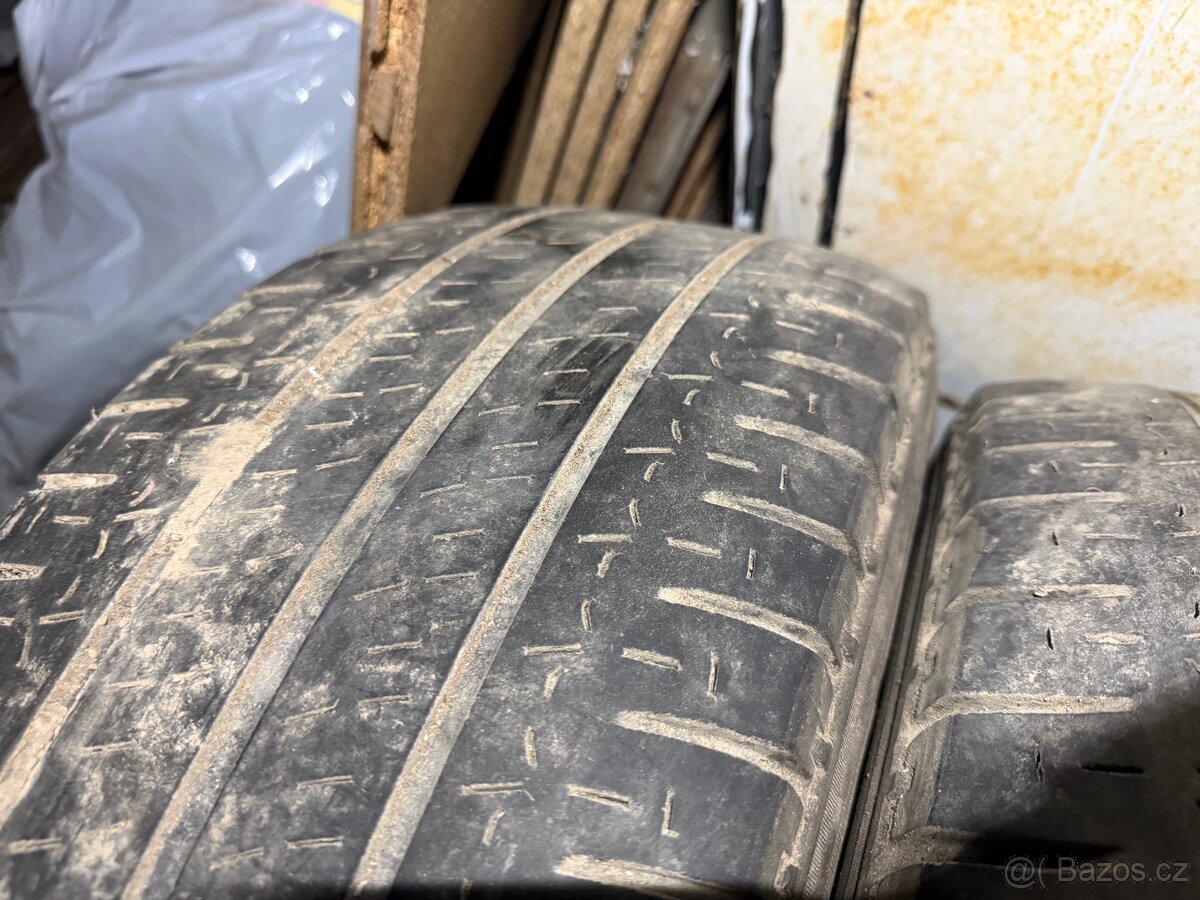Pneu 235/65R16C - 2