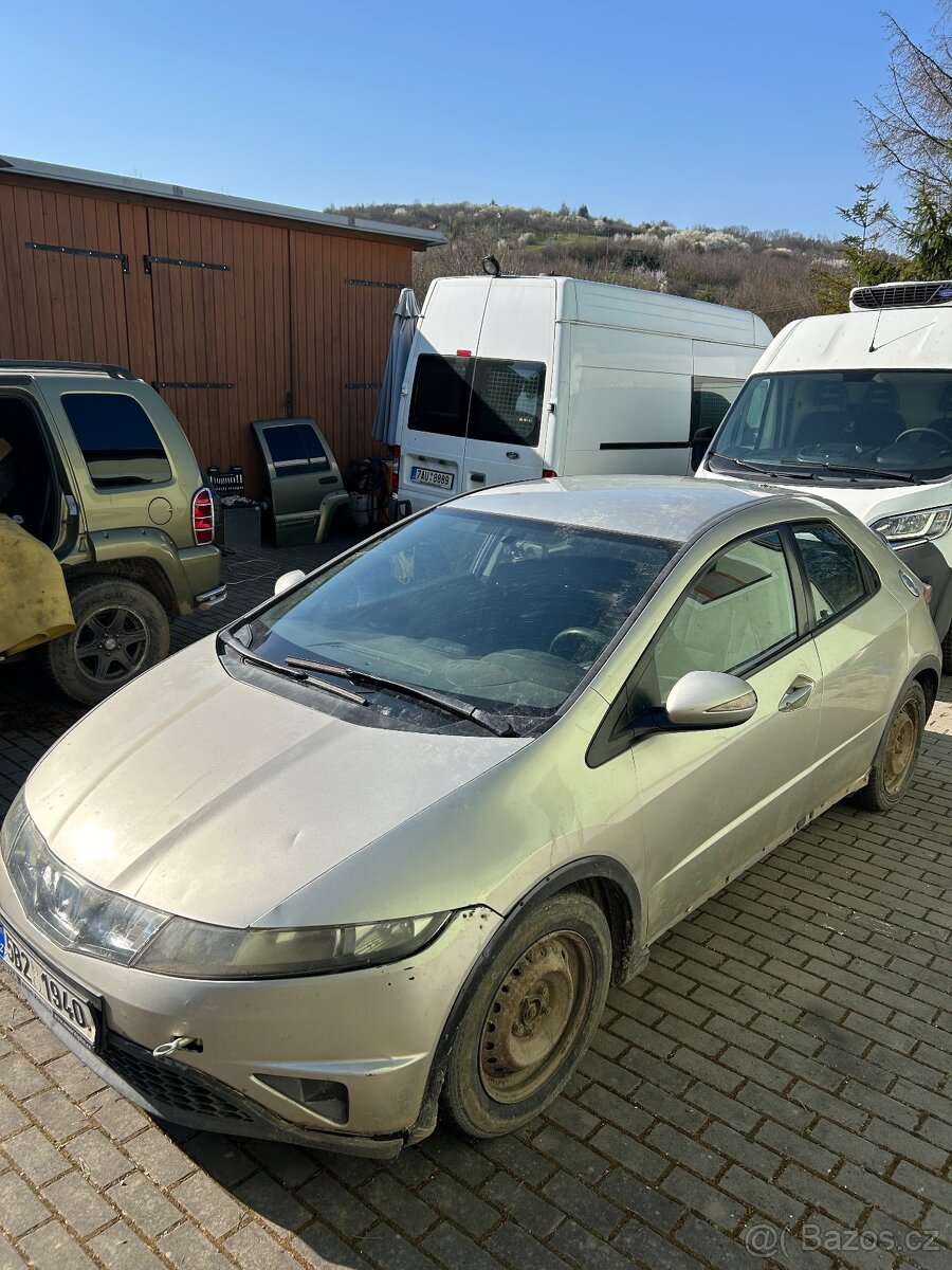 Honda civik 2.2 103kw - 2
