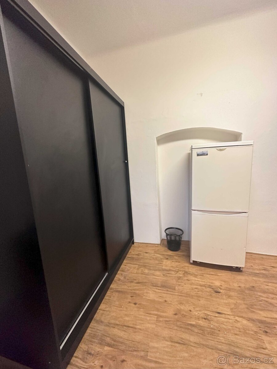 Pronájem — pokoj pro pár na Praha 3 - 2