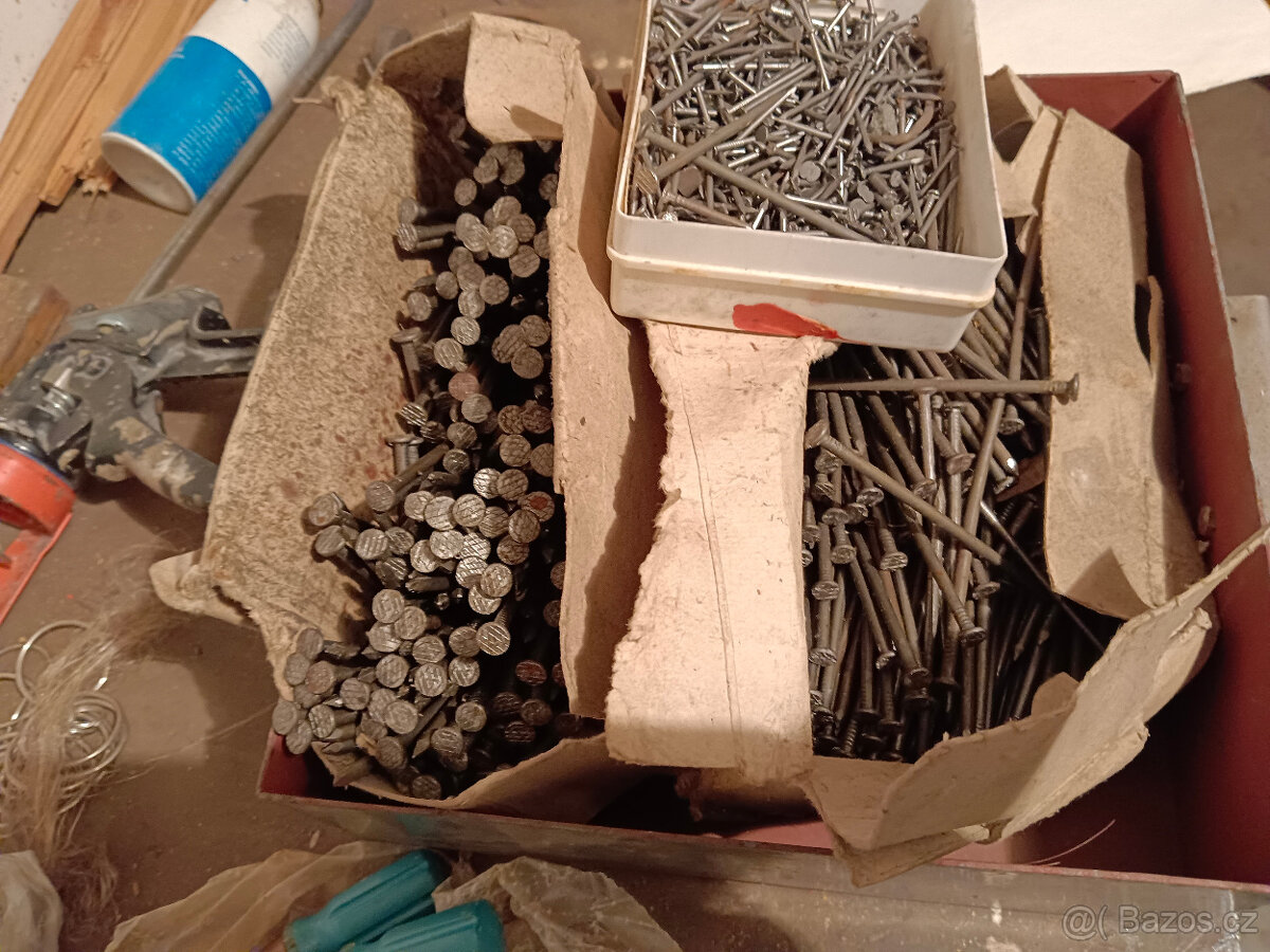 hřebíky, různé velikosti - 2