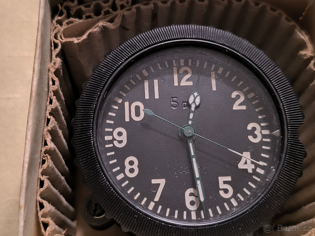 Staré vojenské letecké palubní hodiny AVRM,1974,orig.balení - 2