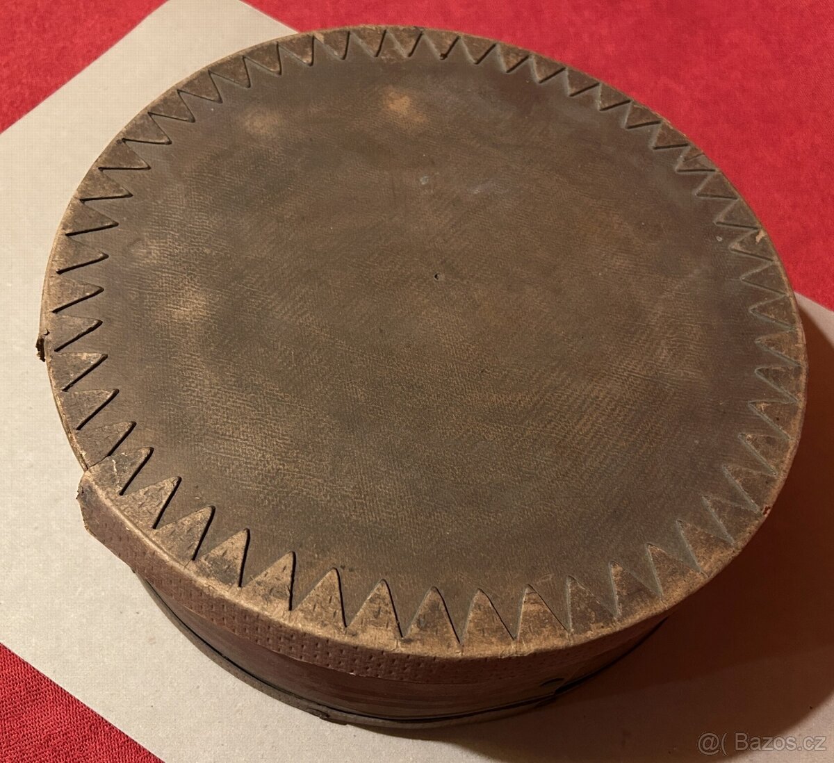 Bytelná krabice na dort s víkem z Terezína - 2