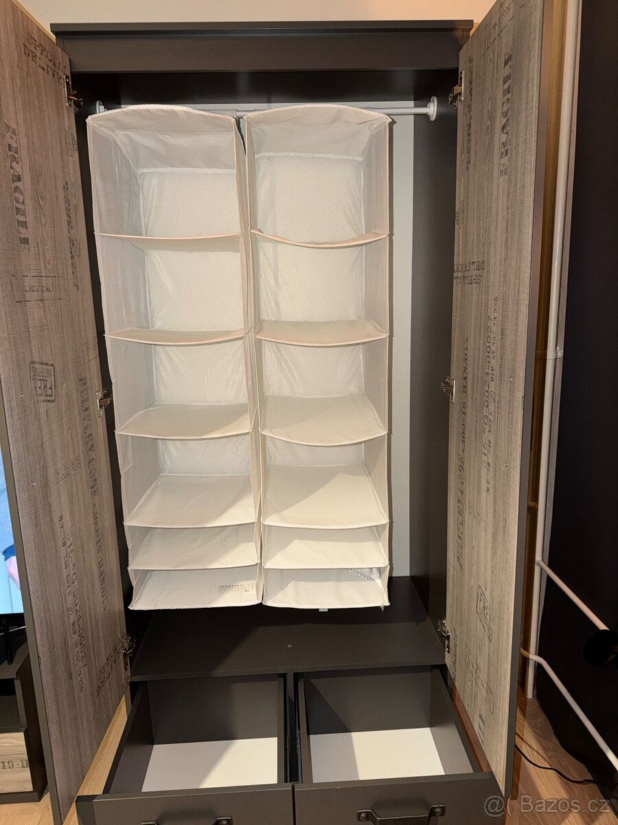 Šatní skříň - 2