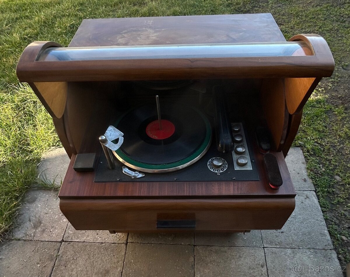 Starý gramofon Perpeton - 2