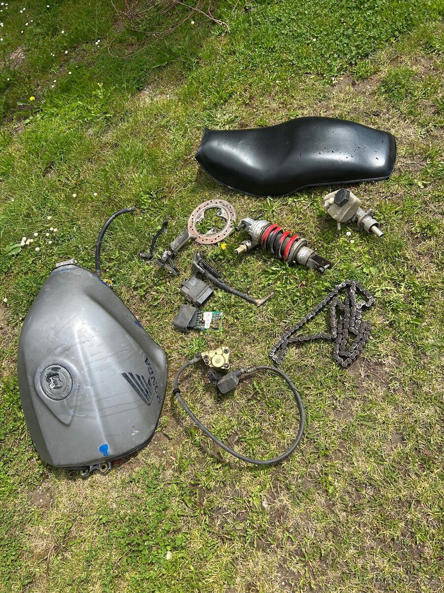 Prodám díly z Hondy cbr - 2