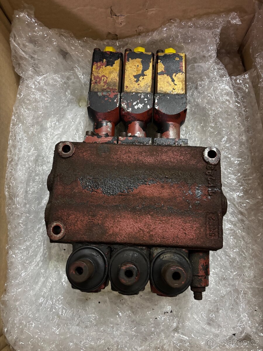 Hydraulický rozvaděč kontejnerový nosič CTS - 2