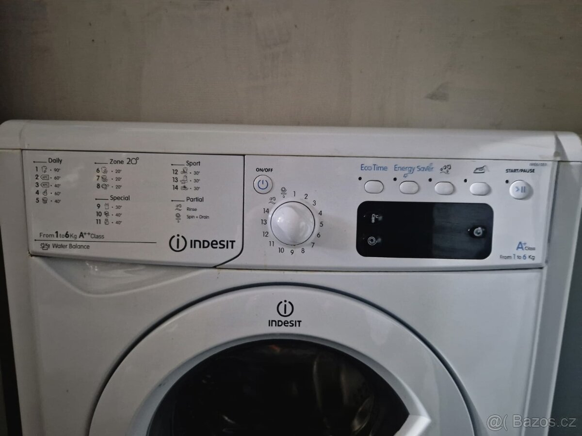 ÚZKÁ PRAČKA INDESIT - 2